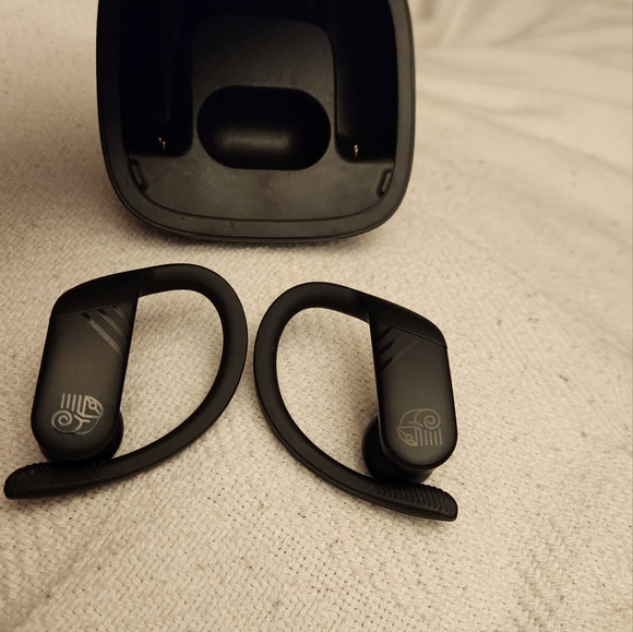 NIB Wrap around the ear Bluetooth Earbuds/Earphones - Picture 7 of 13